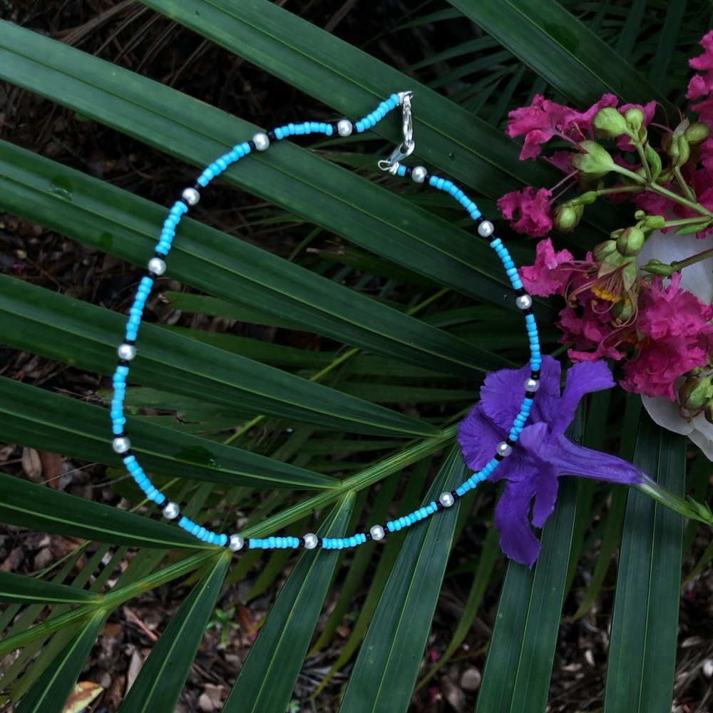 Super cute pearl and seed bead necklace!